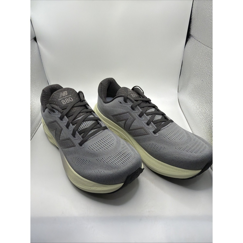 New Balance men's Fresh Foam Running Shoe. X880V15 Grey/Grey‎ Size 9 New - Picture 2 of 8